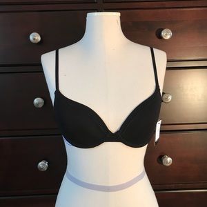 Calvin Klein 32B NWT! (Fits more like a 32A/sm B)
